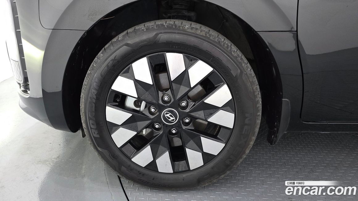 Hyundai Staria 2025