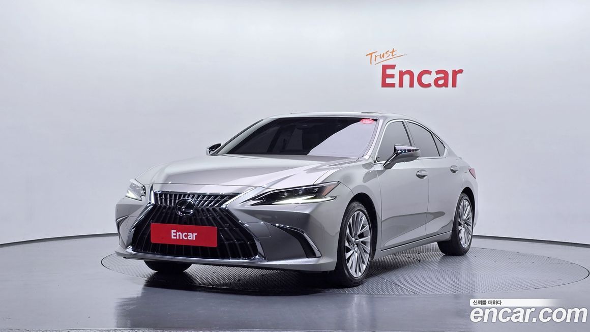 Lexus ES 2025