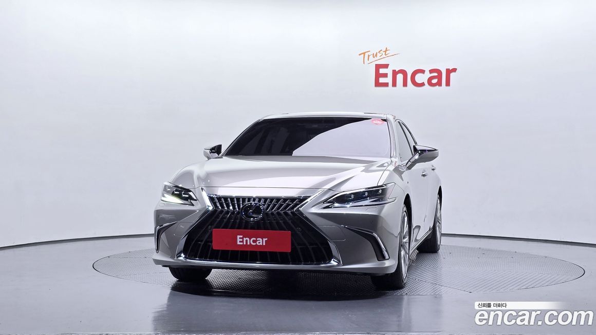 Lexus ES 2025