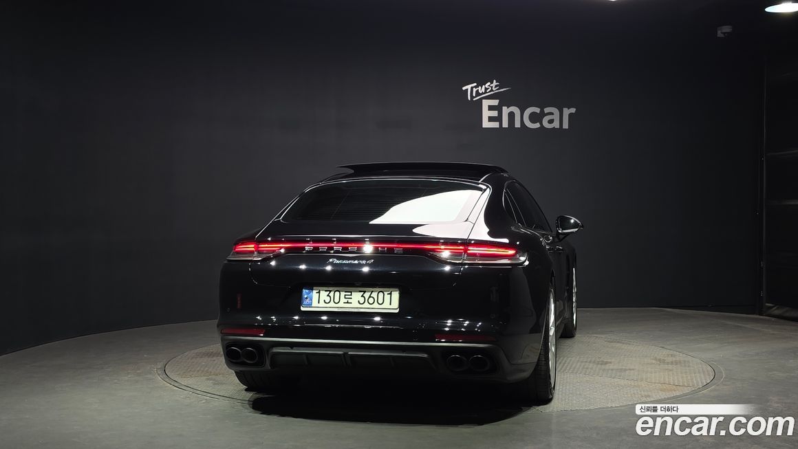 Porsche Panamera 2021
