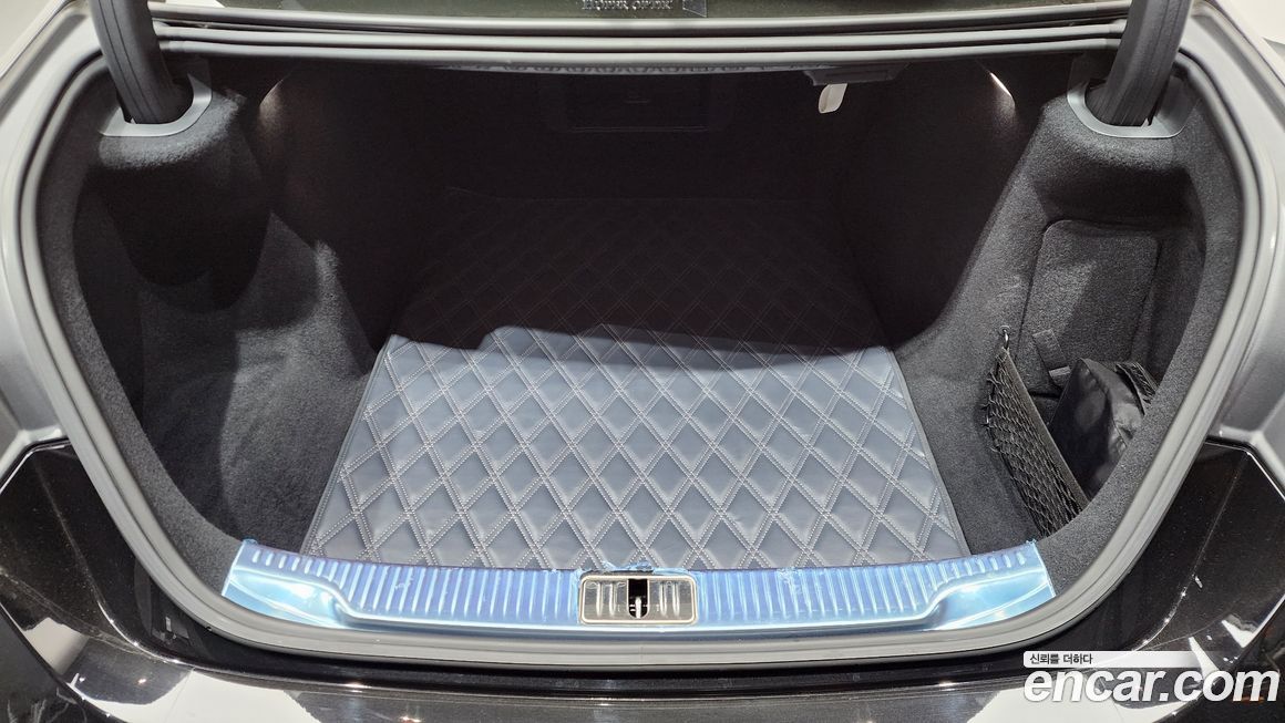 Mercedes-Benz S-Class 2023