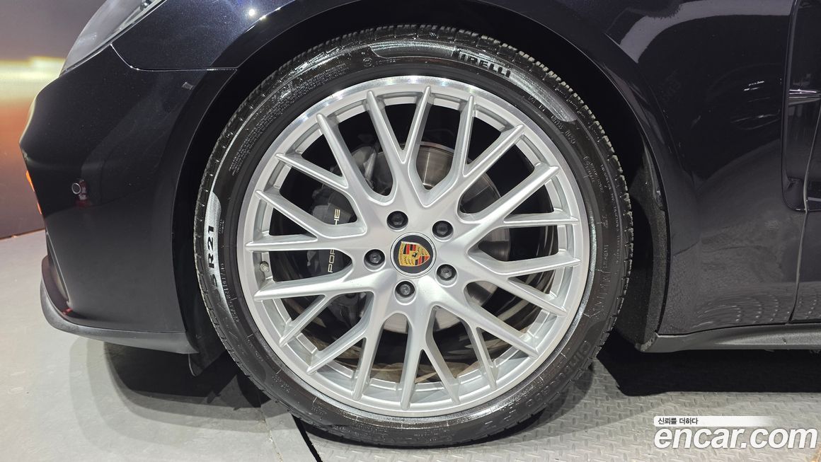Porsche Panamera 2021