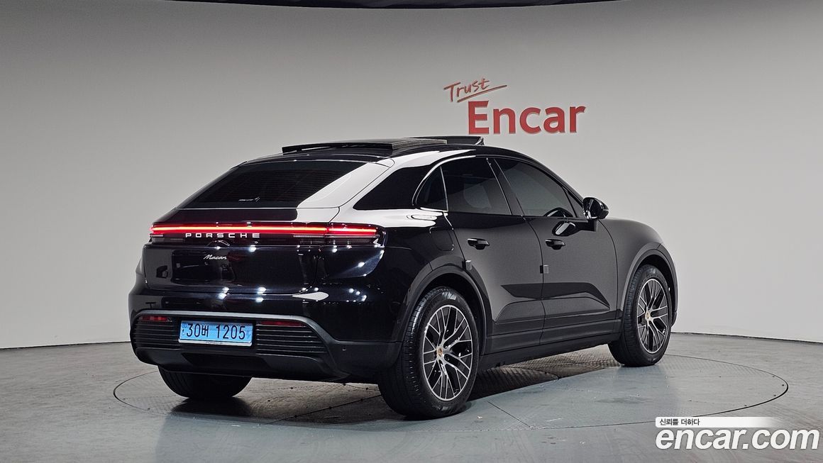 Porsche Macan 2025