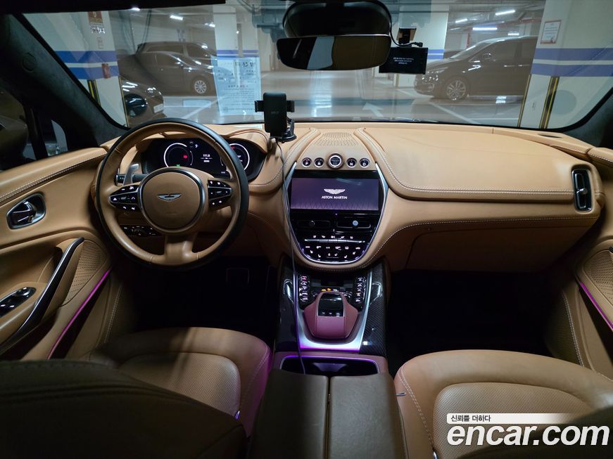 Astonmartin DBX 2021