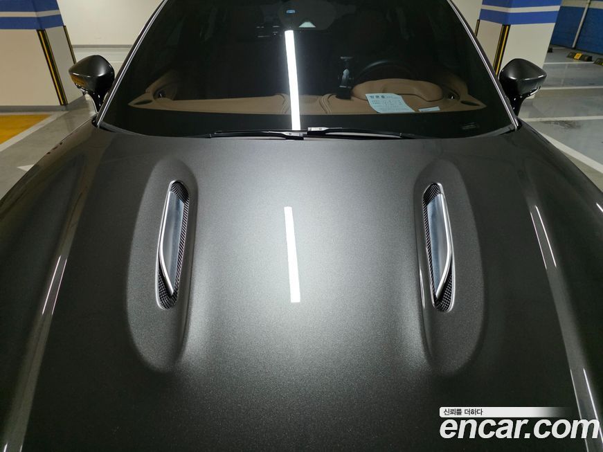 Astonmartin DBX 2021