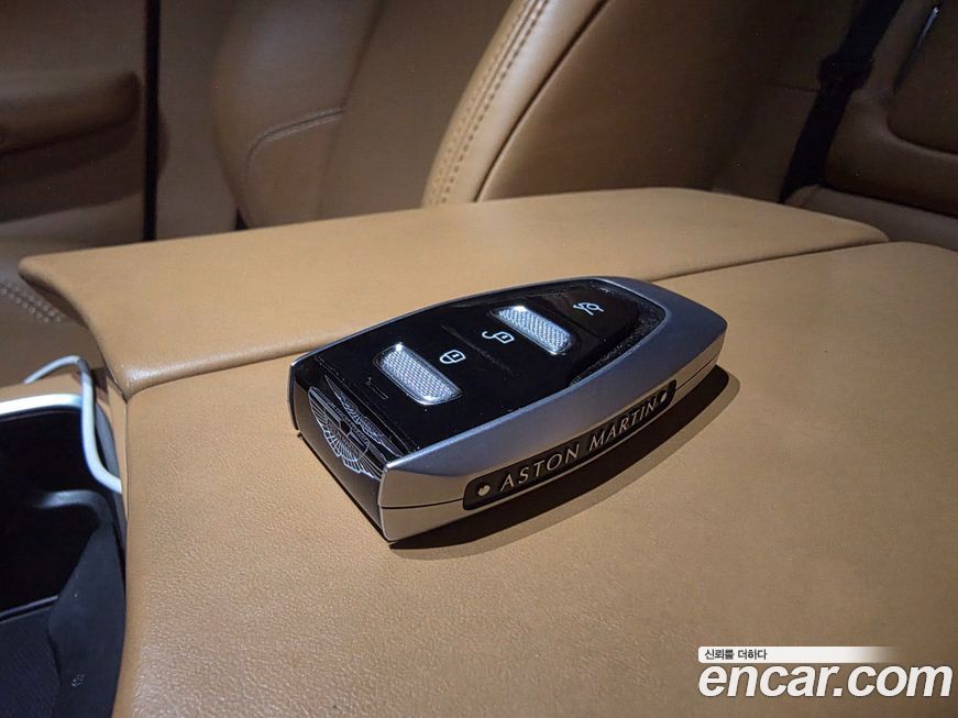 Astonmartin DBX 2021