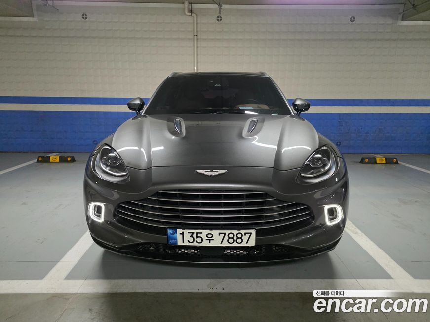Astonmartin DBX 2021