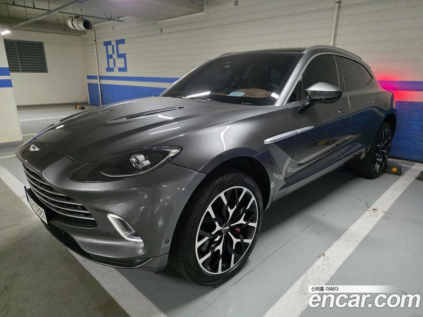 Astonmartin DBX 2021