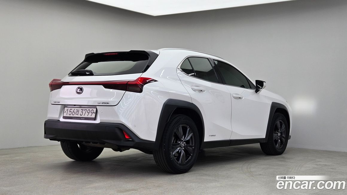 Lexus UX 2021
