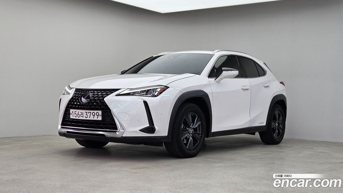 Lexus UX 2021