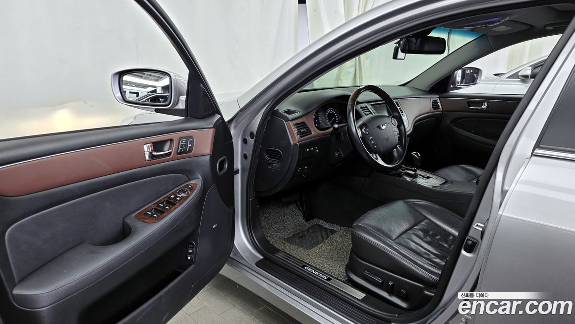 Hyundai Genesis 2011