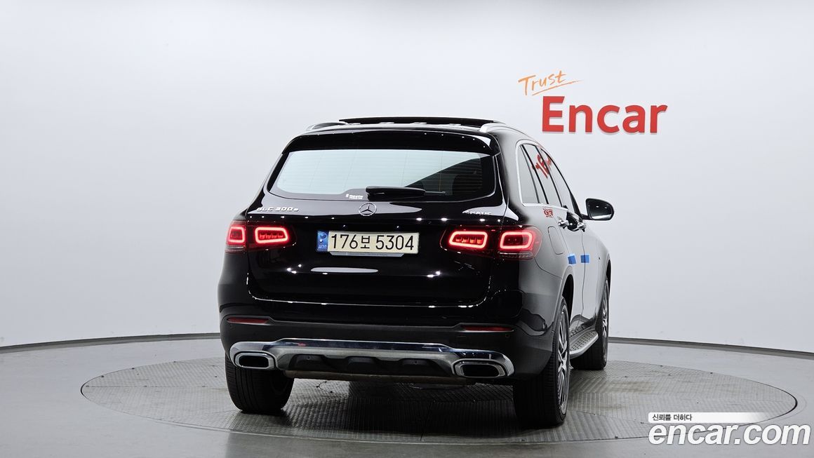 Mercedes-Benz GLC-Class 2021