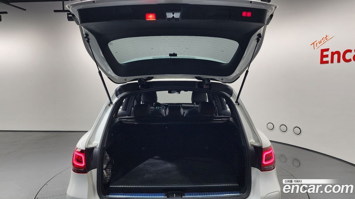 Mercedes-Benz GLC-Class 2021