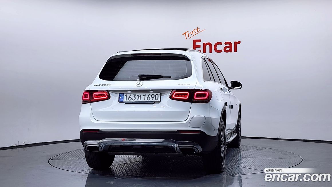 Mercedes-Benz GLC-Class 2021