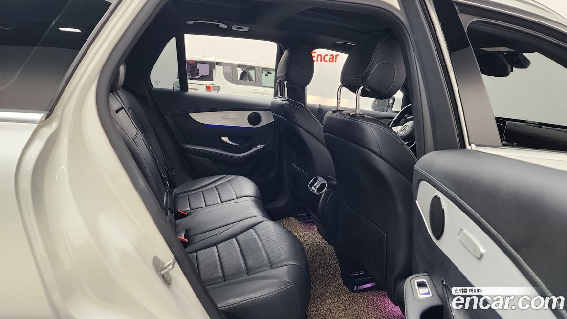 Mercedes-Benz GLC-Class 2021