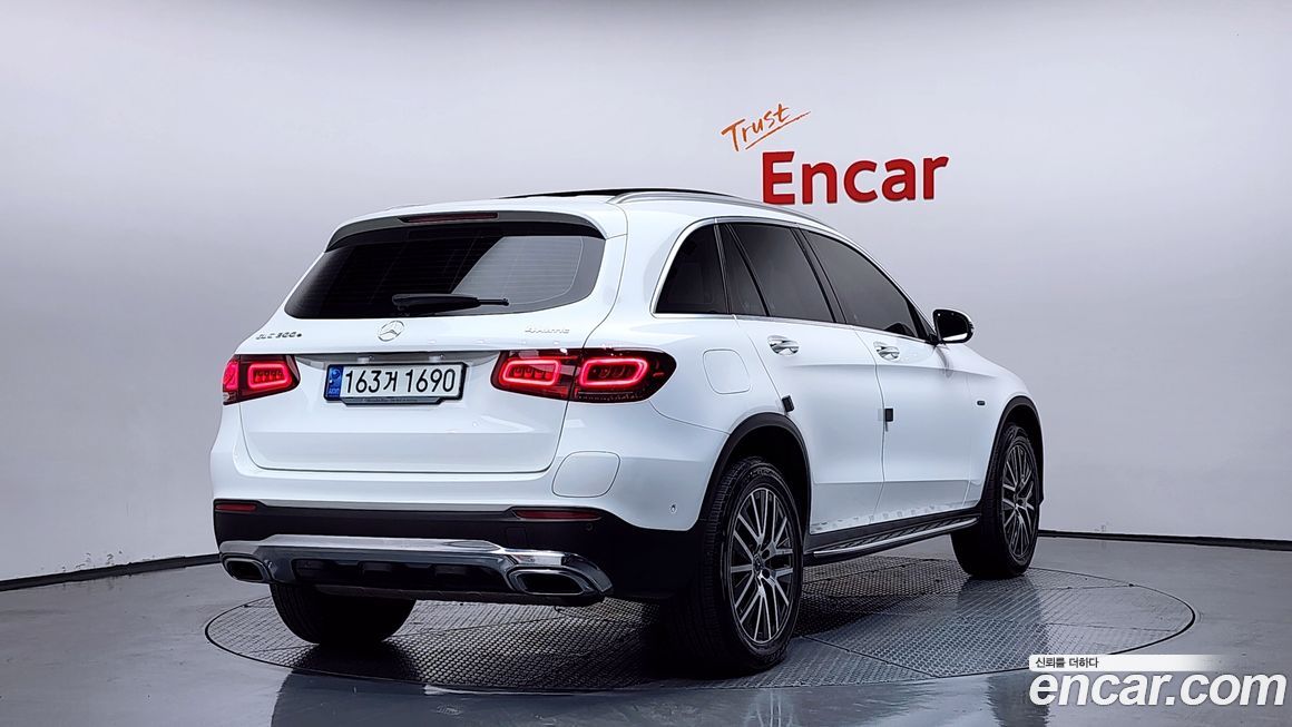 Mercedes-Benz GLC-Class 2021