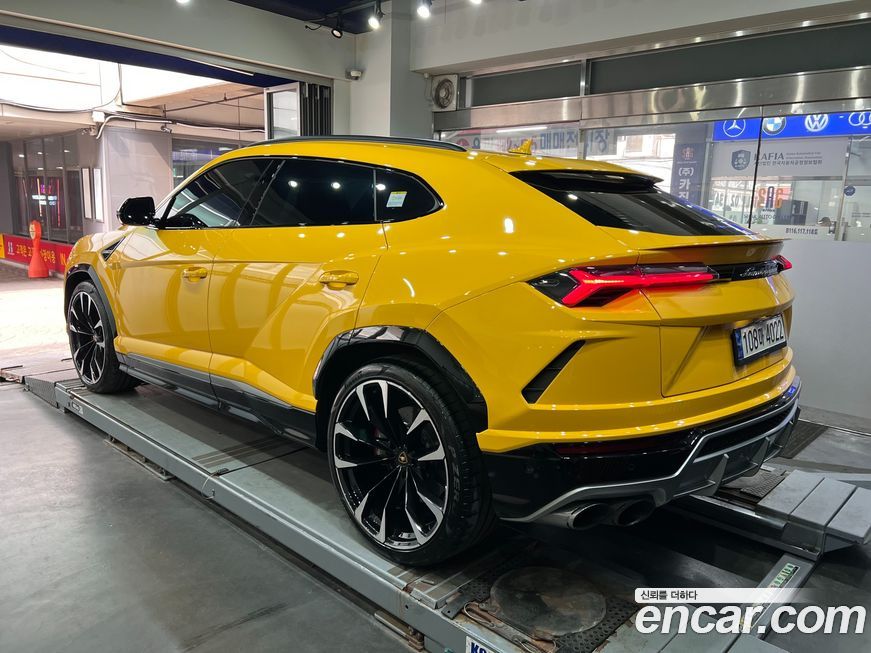 Lamborghini Urus 2021