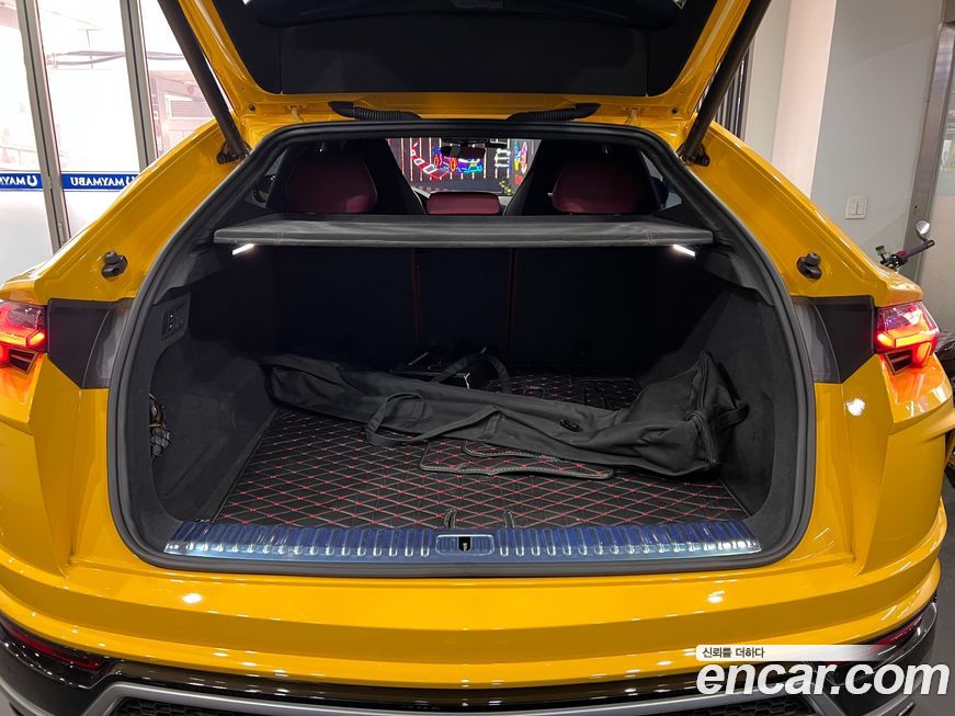 Lamborghini Urus 2021