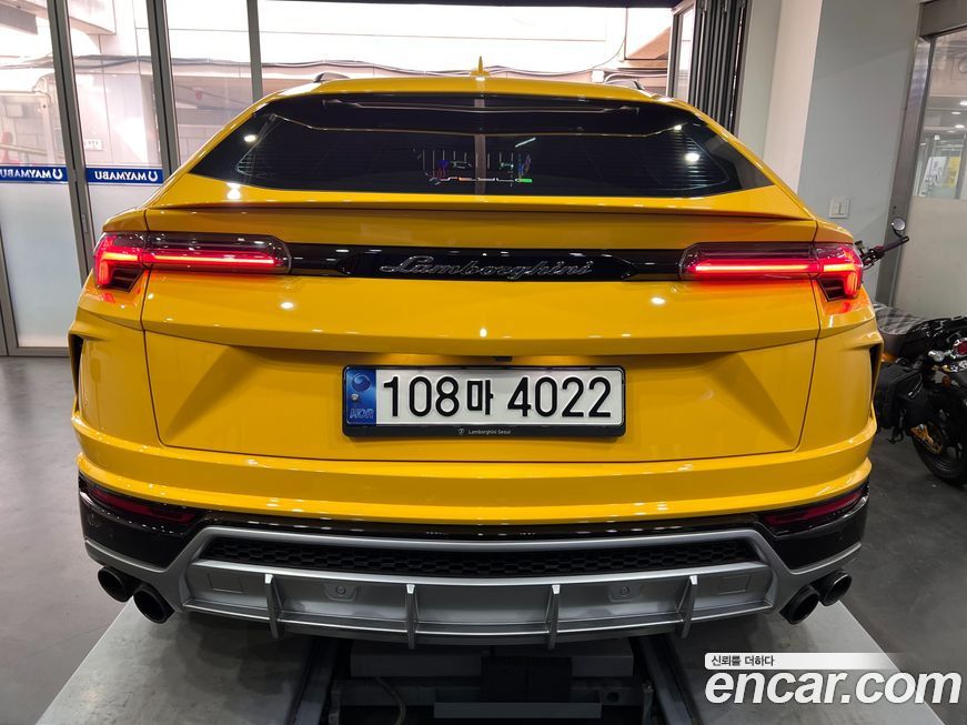 Lamborghini Urus 2021