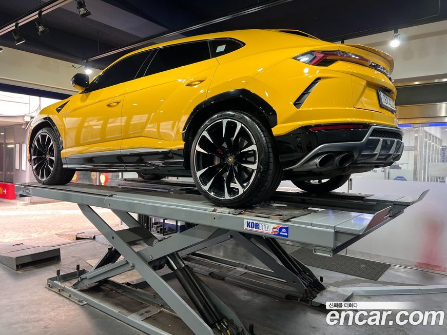Lamborghini Urus 2021