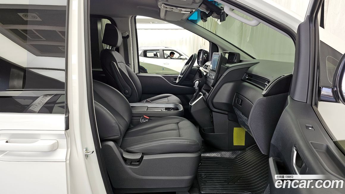 Hyundai Staria 2025