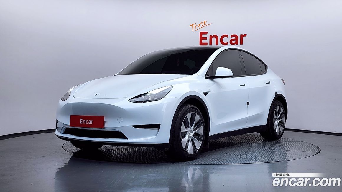 Tesla Model Y 2024