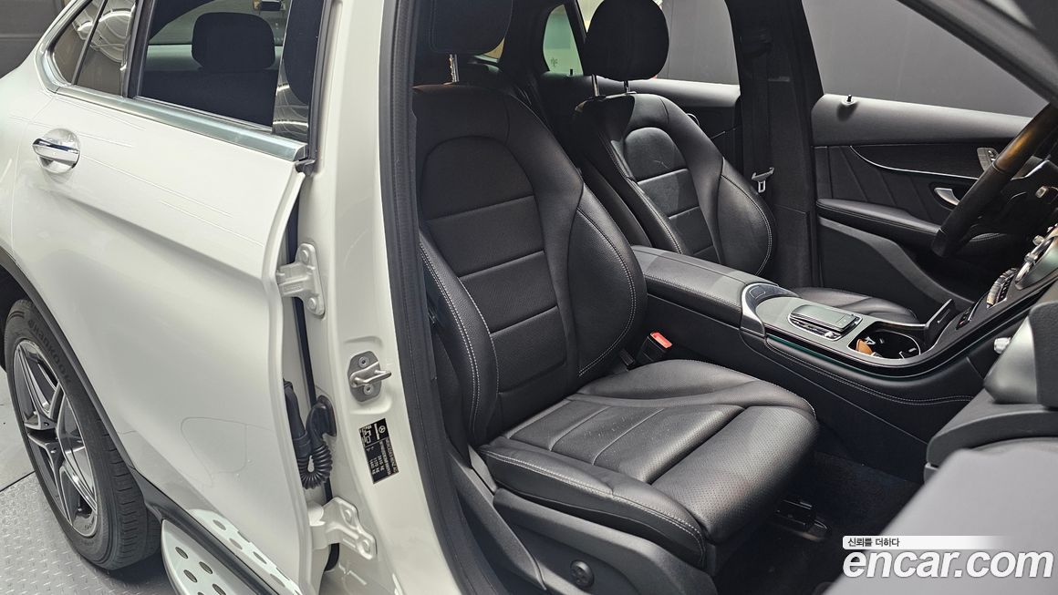 Mercedes-Benz GLC-Class 2021