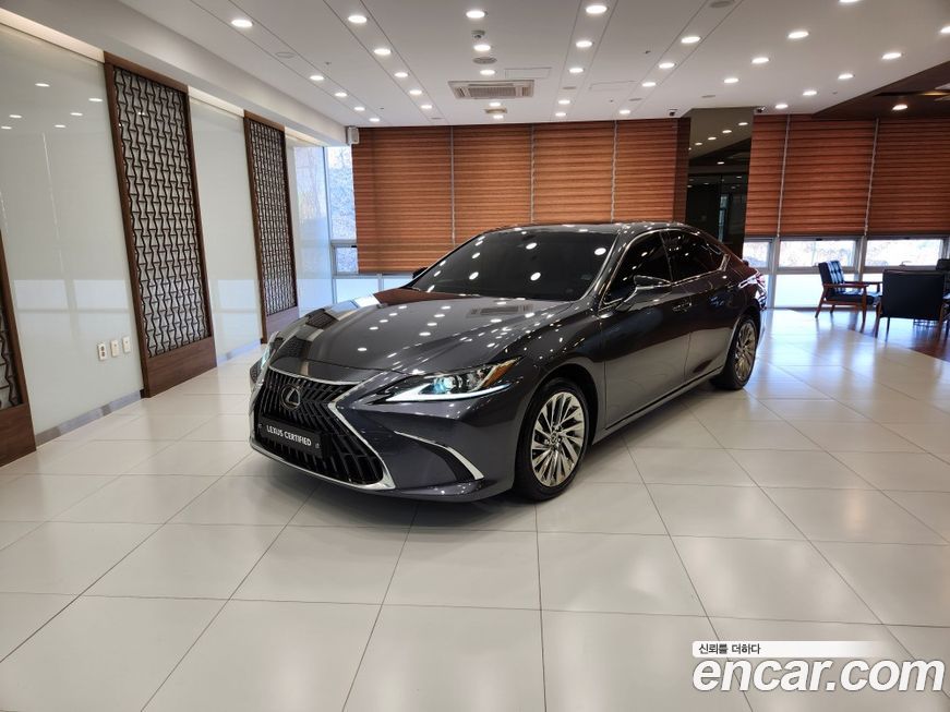 Lexus ES 2025