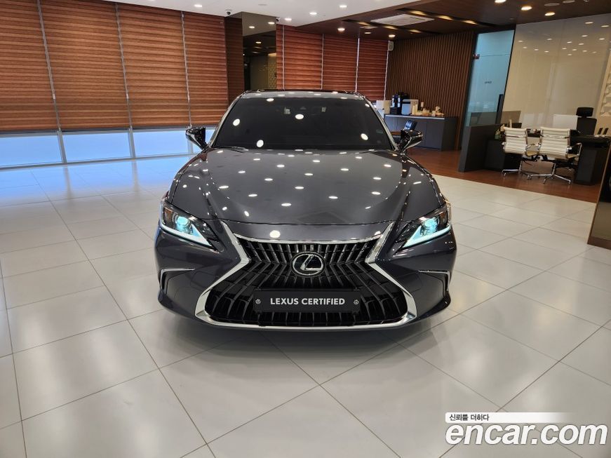 Lexus ES 2025