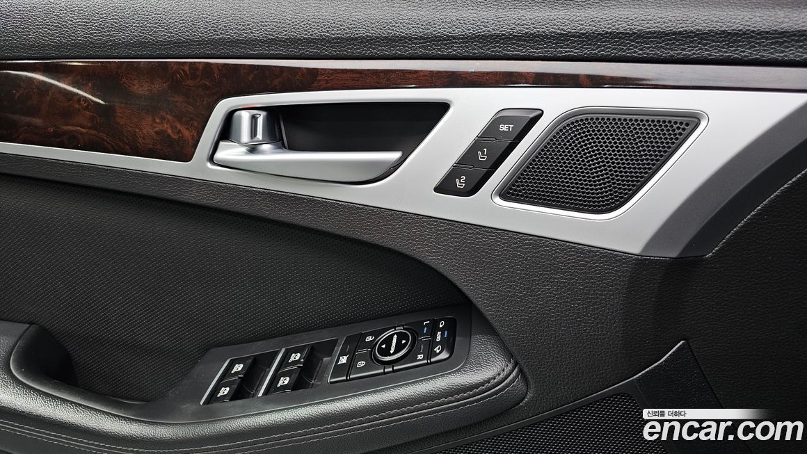 Hyundai Genesis 2015