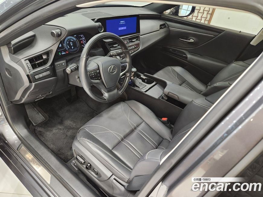 Lexus ES 2025