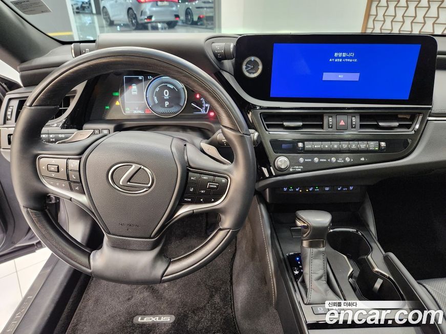 Lexus ES 2025