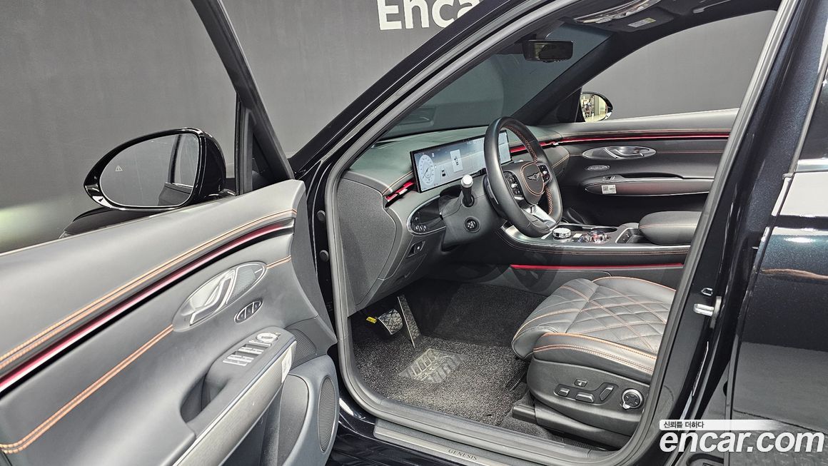 Genesis GV70 2025