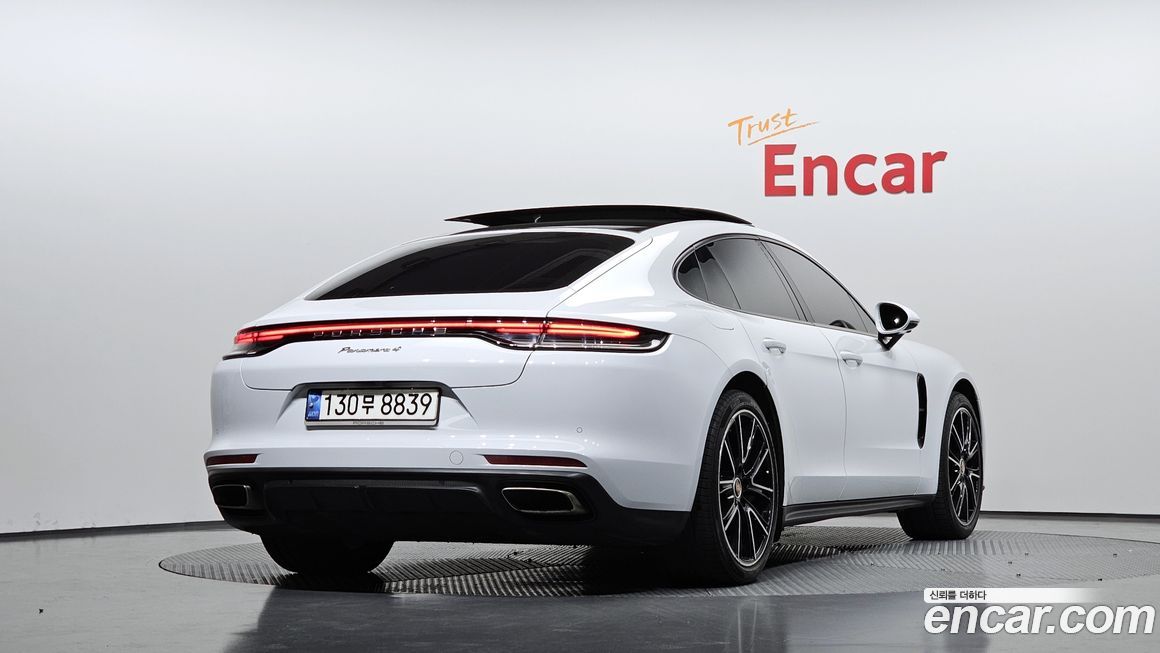 Porsche Panamera 2021