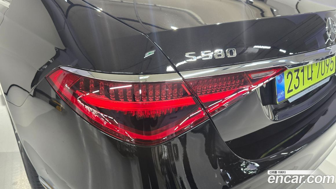 Mercedes-Benz S-Class 2025