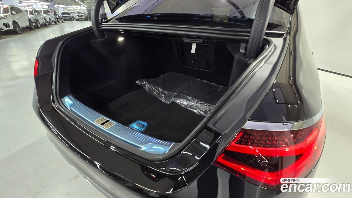 Mercedes-Benz S-Class 2025