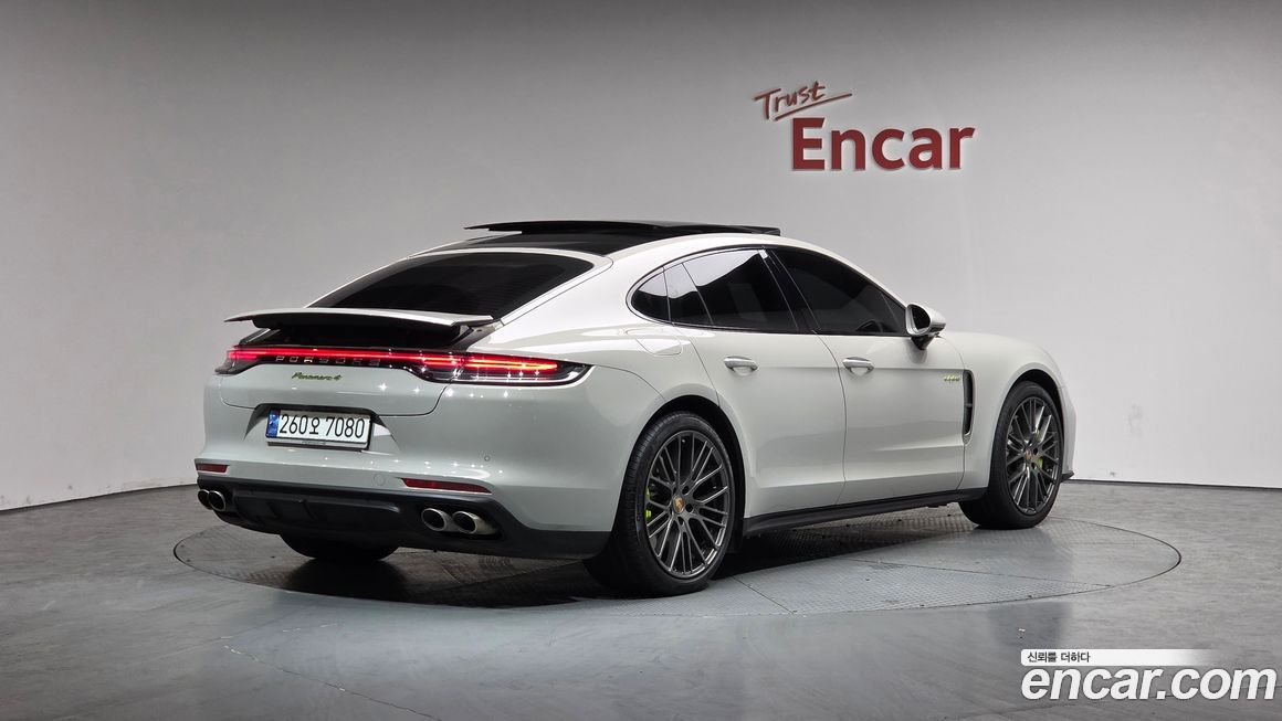 Porsche Panamera 2023