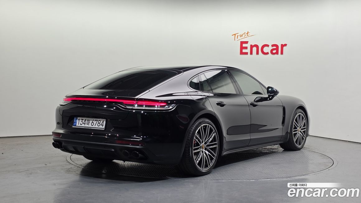 Porsche Panamera 2023