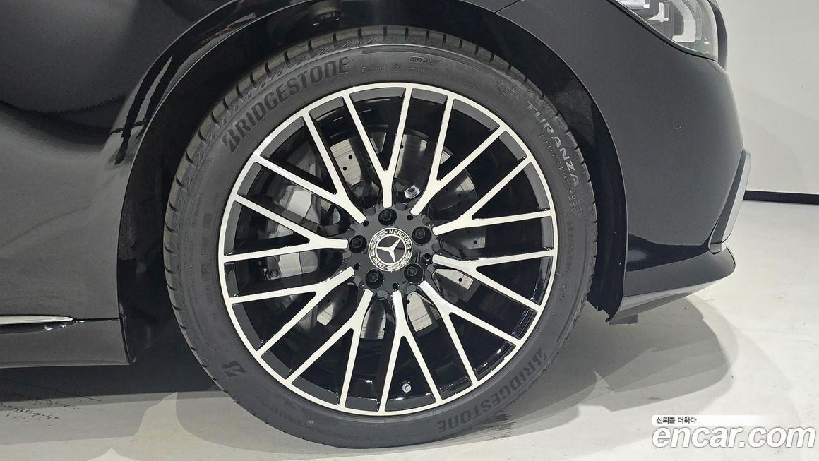 Mercedes-Benz S-Class 2025