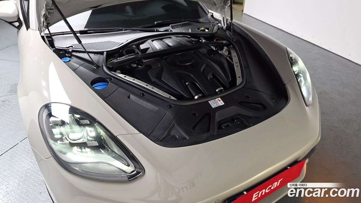 Porsche Panamera 2023