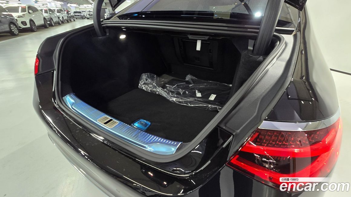 Mercedes-Benz S-Class 2025