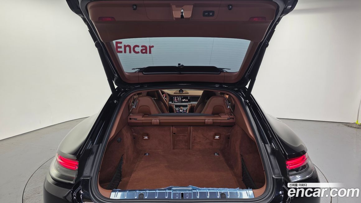 Porsche Panamera 2023