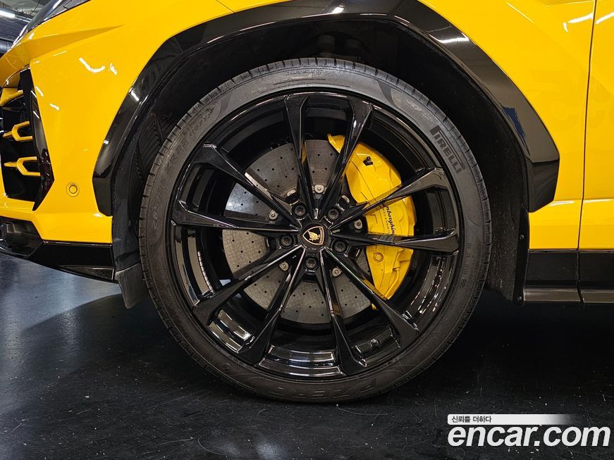 Lamborghini Urus 2021