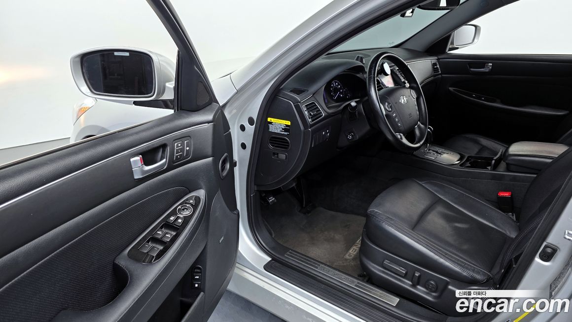 Hyundai Genesis 2012