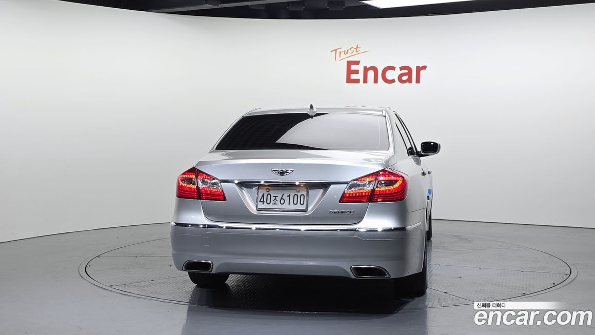 Hyundai Genesis 2012