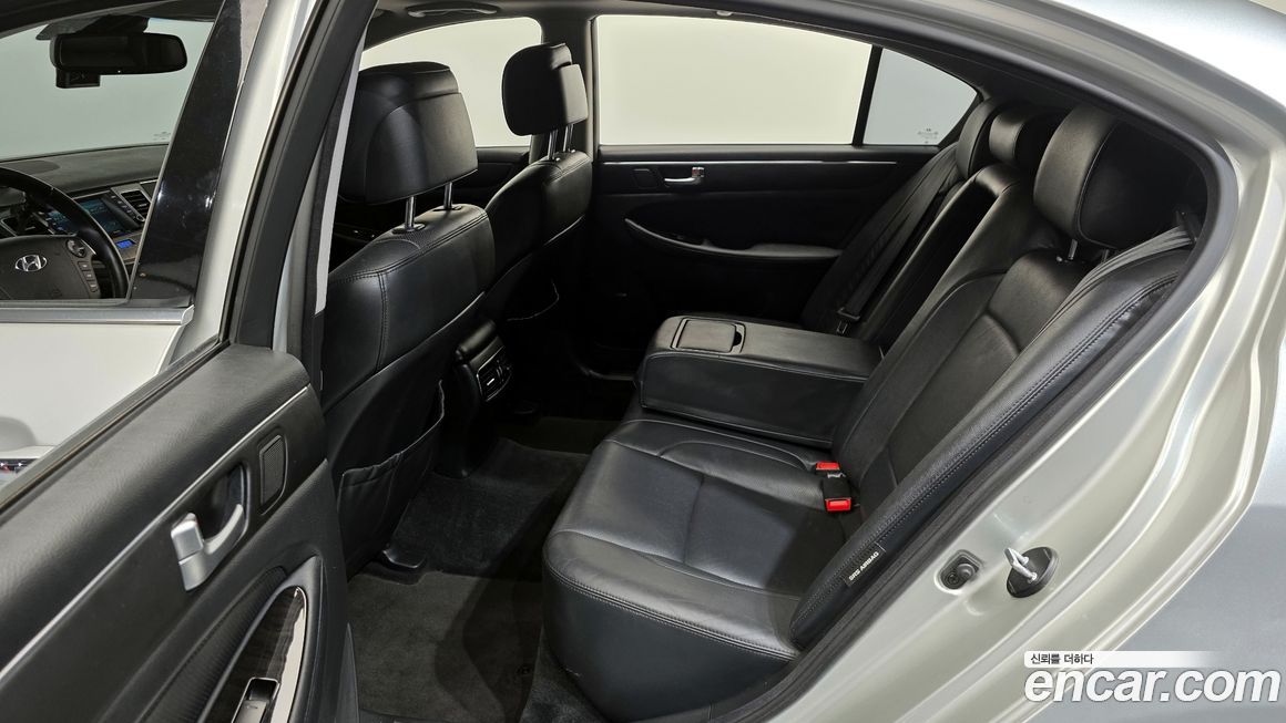 Hyundai Genesis 2012