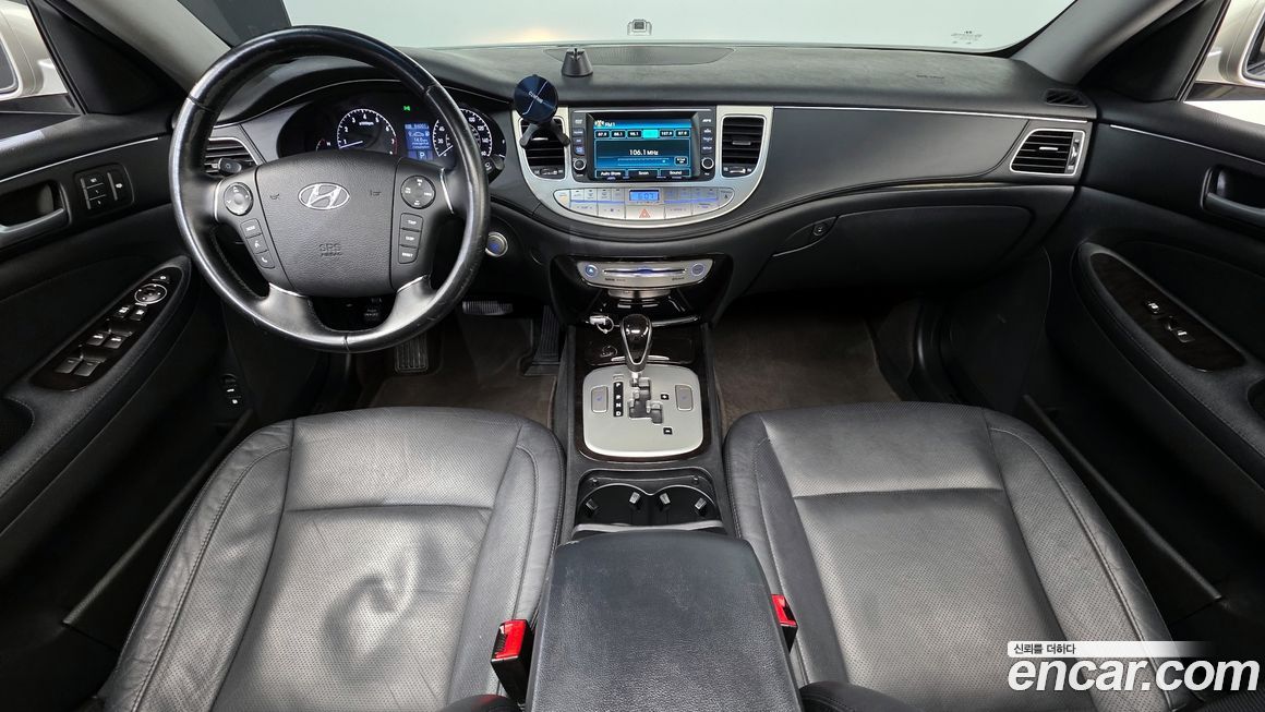 Hyundai Genesis 2012