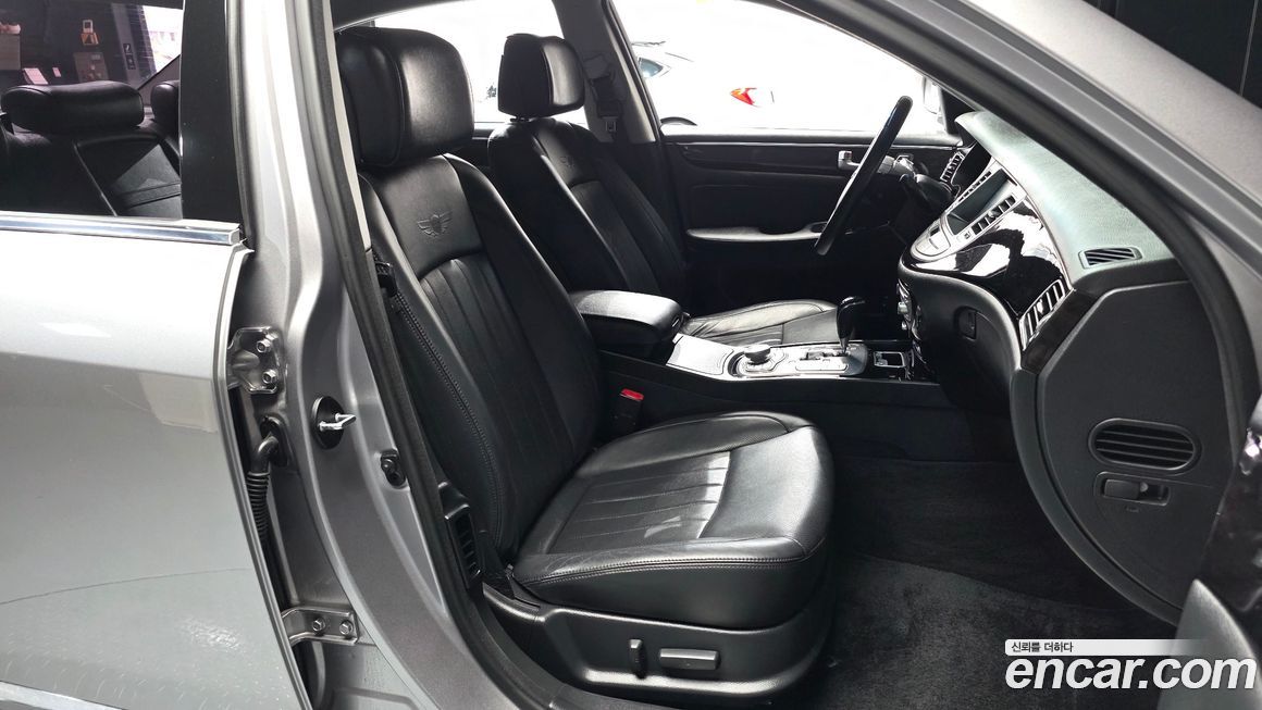 Hyundai Genesis 2013