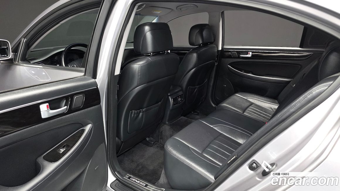 Hyundai Genesis 2013