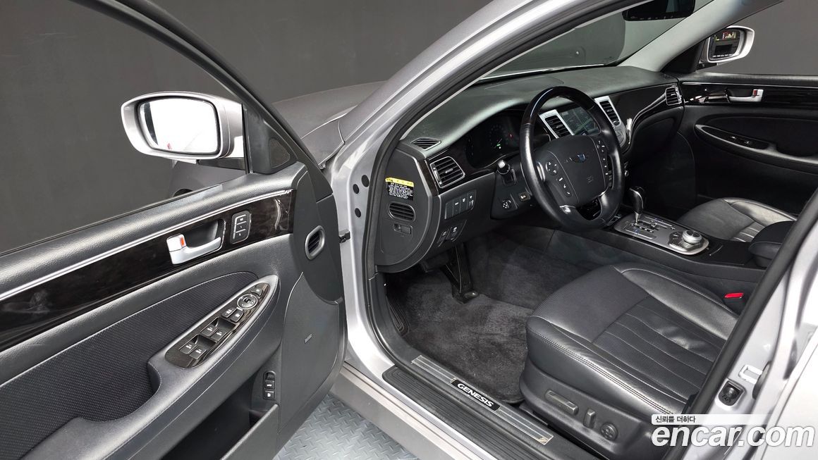 Hyundai Genesis 2013